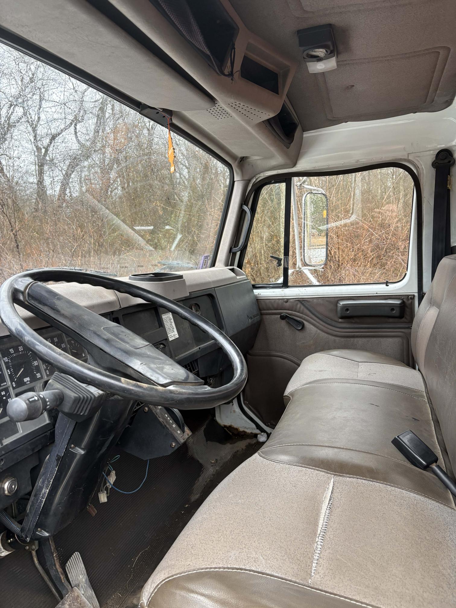 1998 INTERNATIONAL 4700 - Image 11