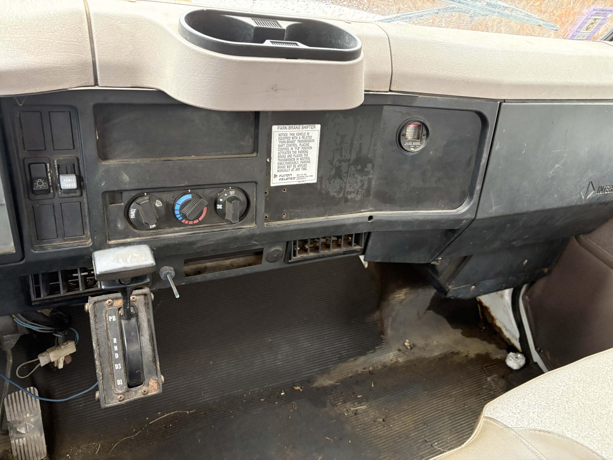 1998 INTERNATIONAL 4700 - view 12 of 20