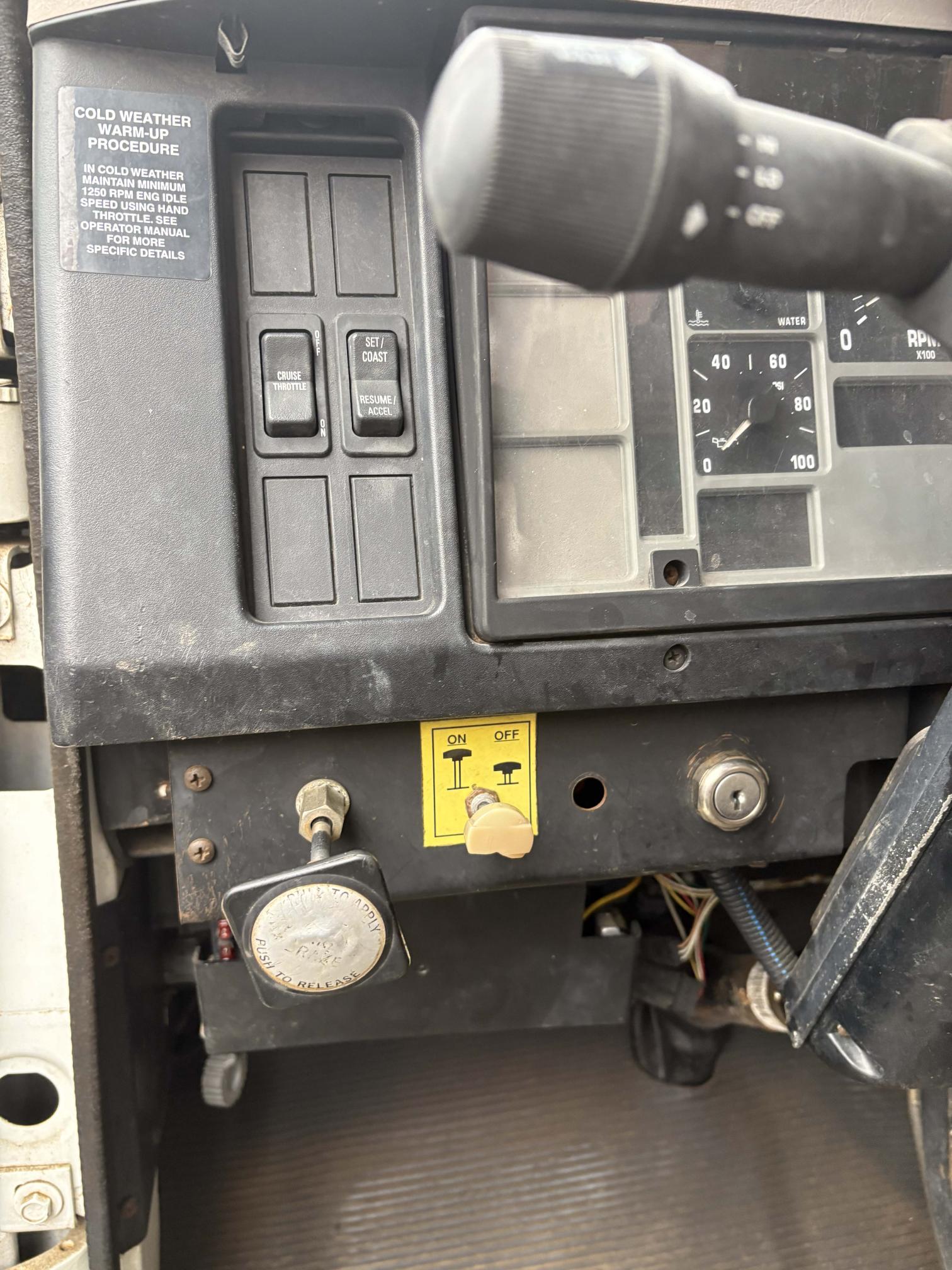 1998 INTERNATIONAL 4700 - Image 13