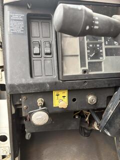 1998 INTERNATIONAL 4700 - Image 13