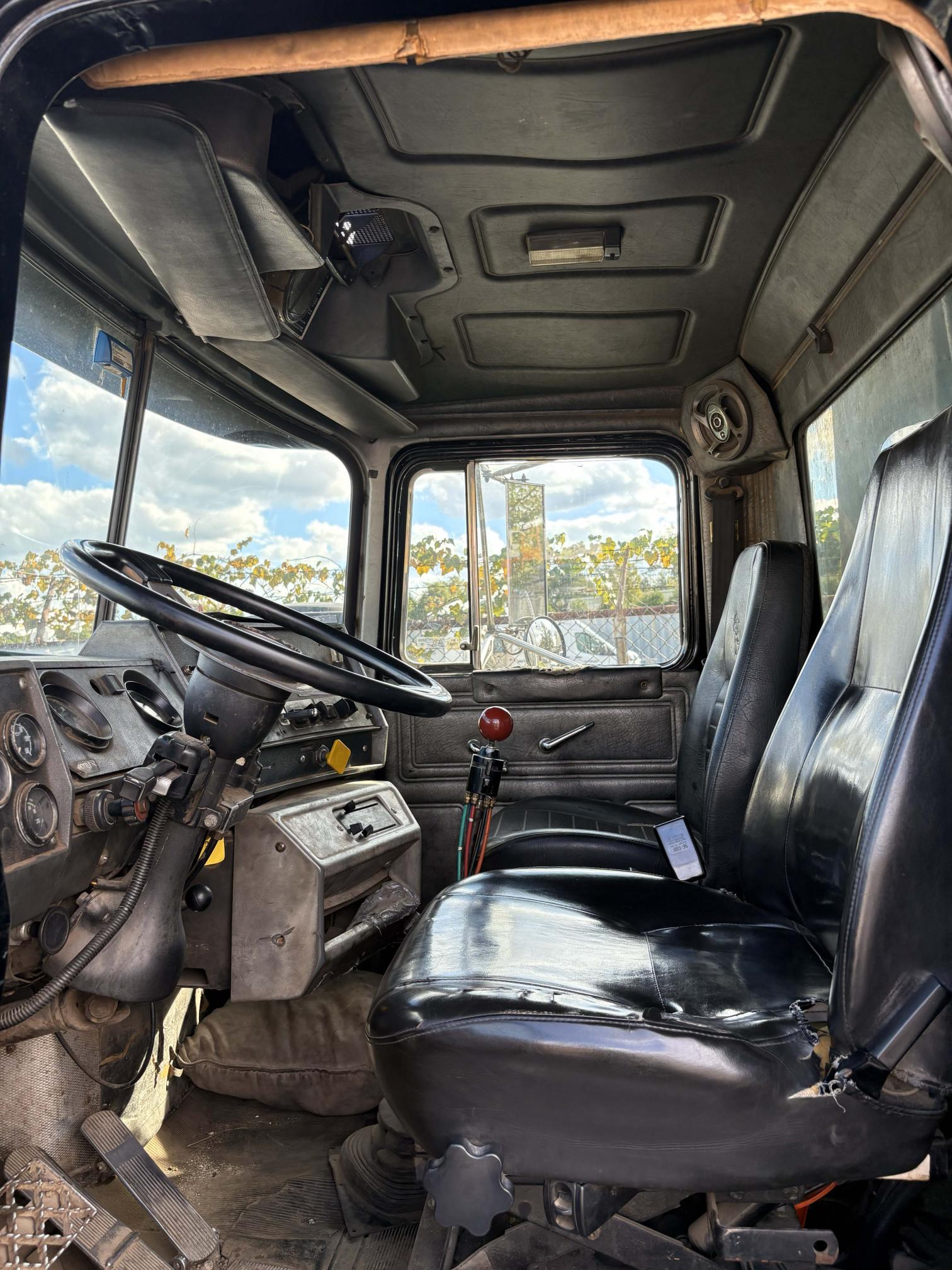 1997 MACK RD688SX - view 7 of 12