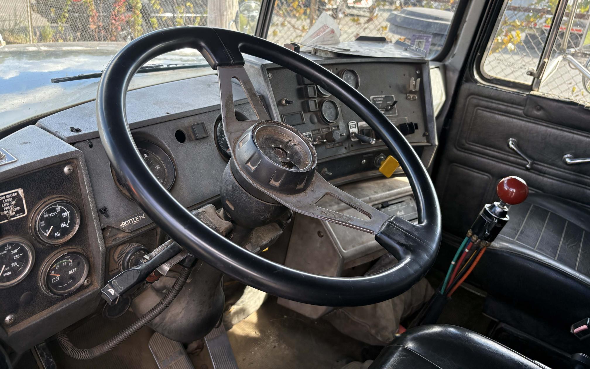 1997 MACK RD688SX - view 8 of 12