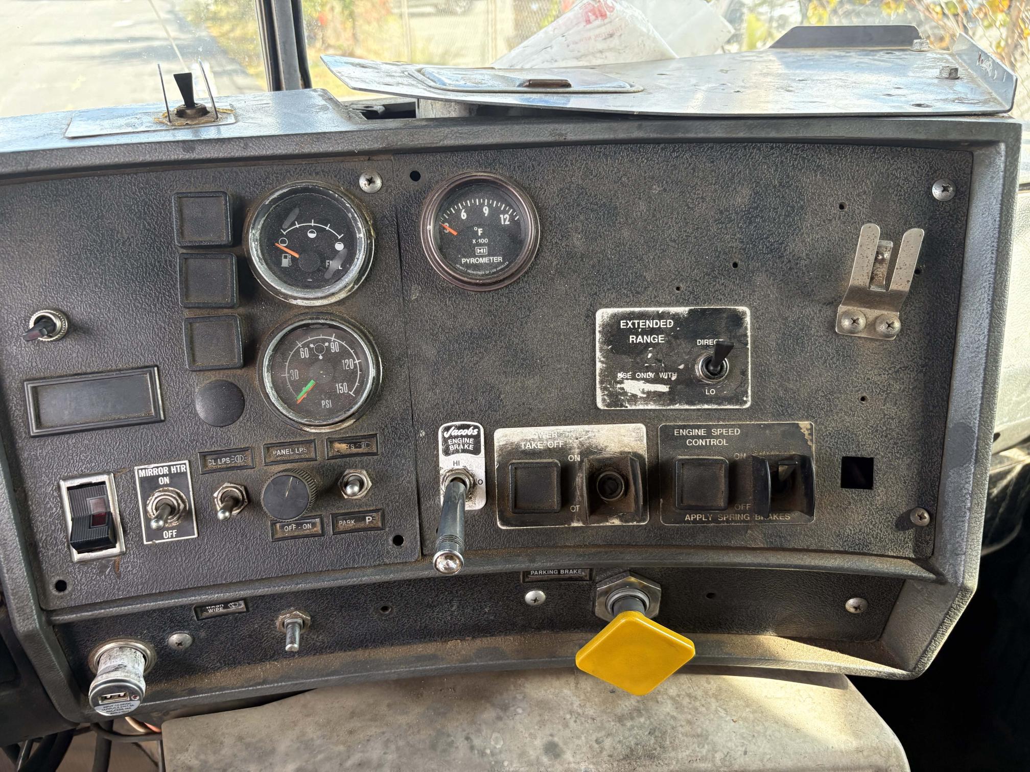 1997 MACK RD688SX - view 9 of 12