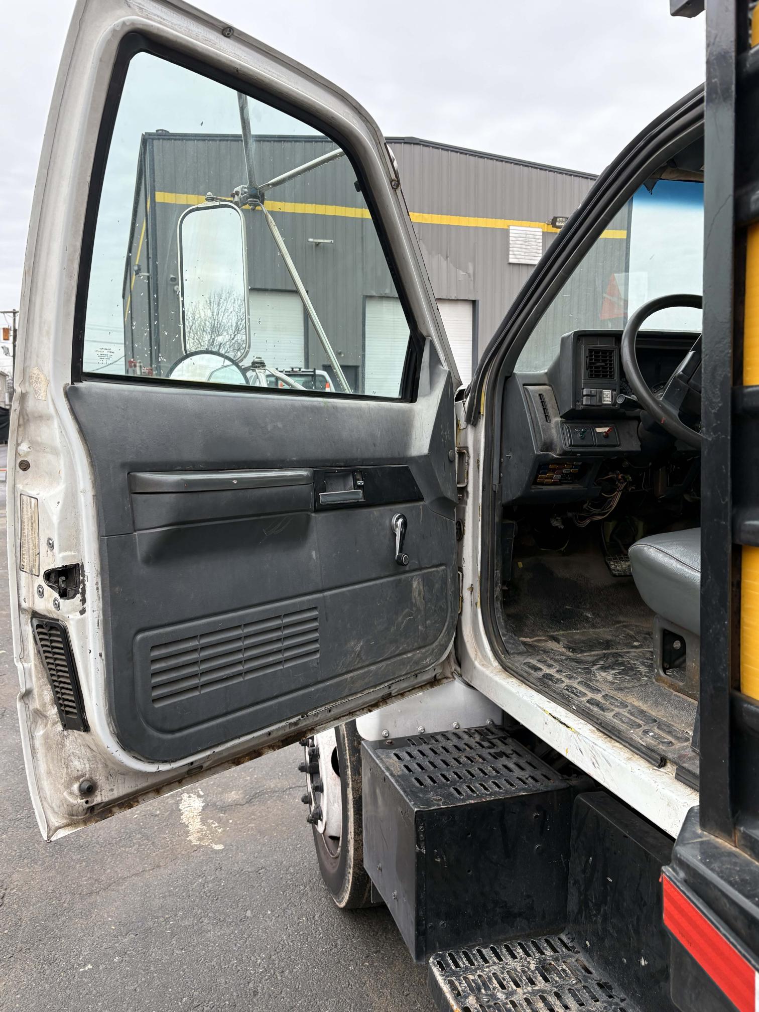 1995 GMC C6000 - Image 9