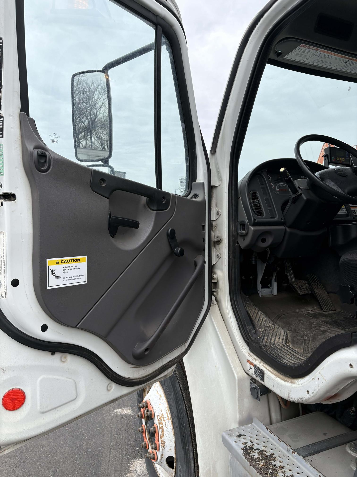 2015 ELGIN Broom Bear Series H - Image 11