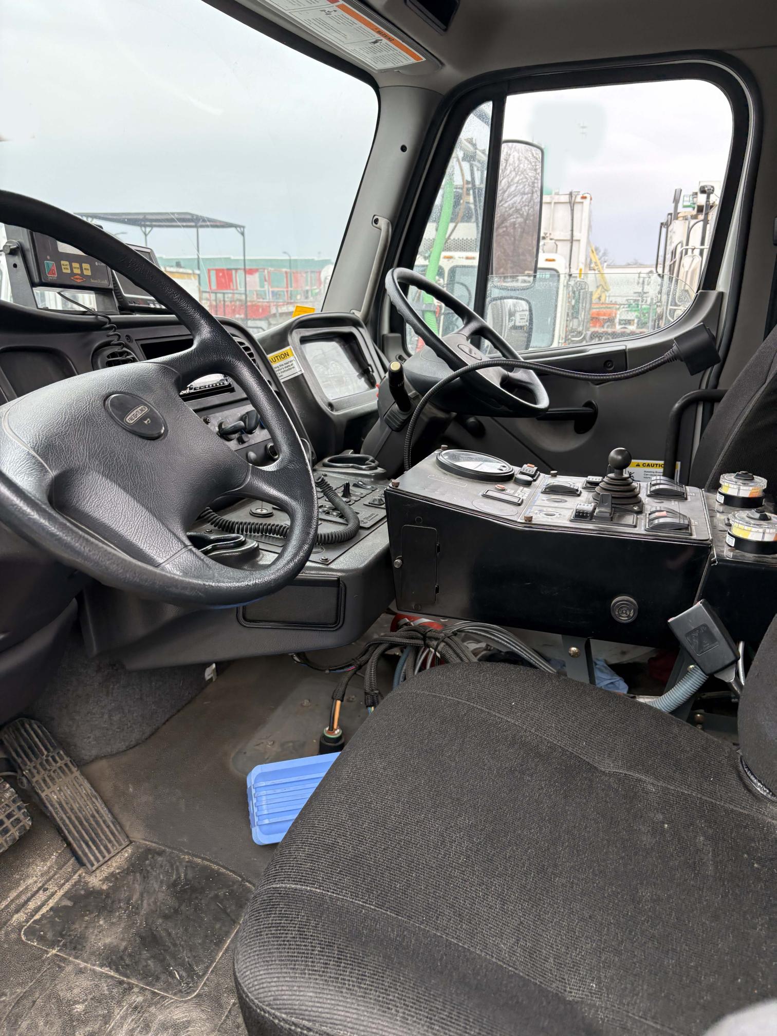 2015 ELGIN Broom Bear Series H - view 12 of 21