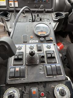 2015 ELGIN Broom Bear Series H - Image 15