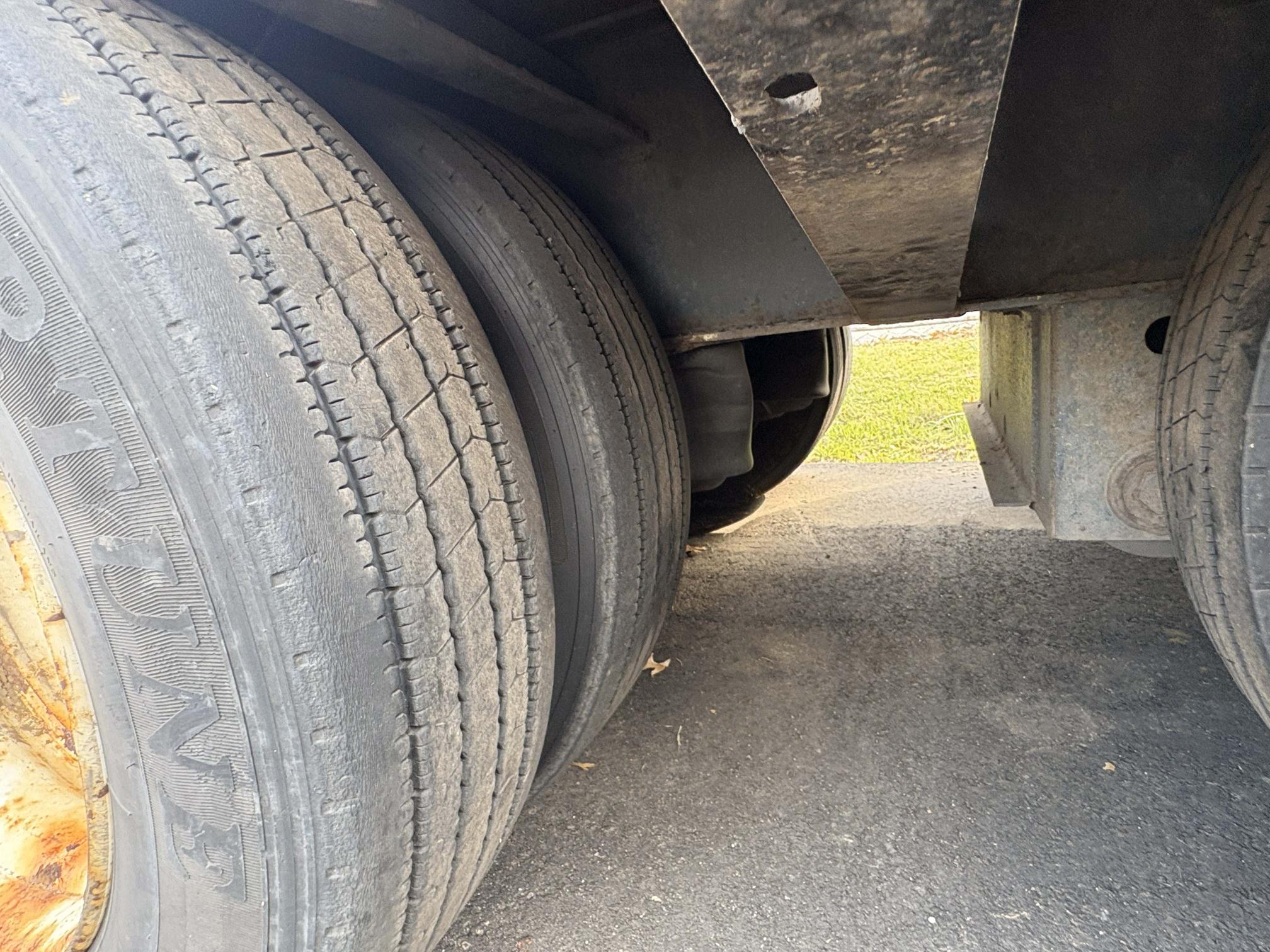 2005 ETNYRE Blackhawk - view 8 of 9