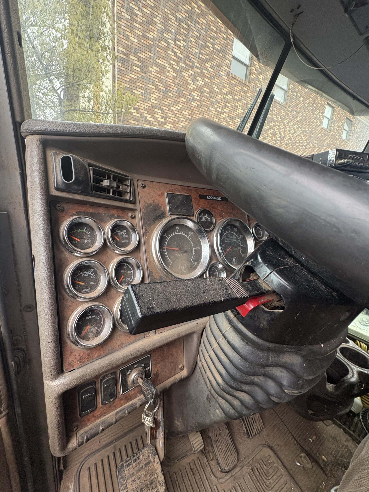 2003 KENWORTH W900 - view 8 of 14