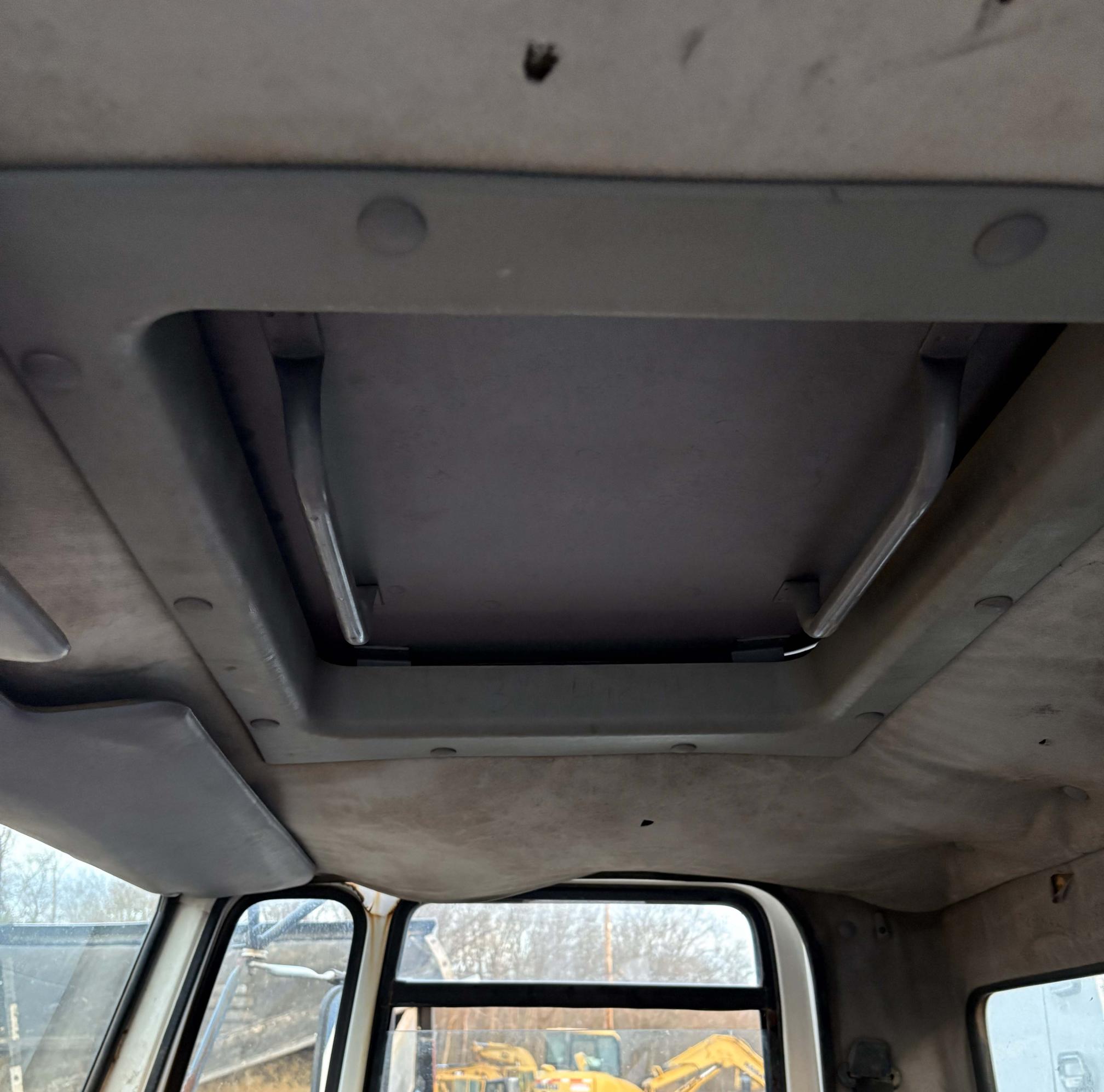 1997 FORD CF8000 - Image 14