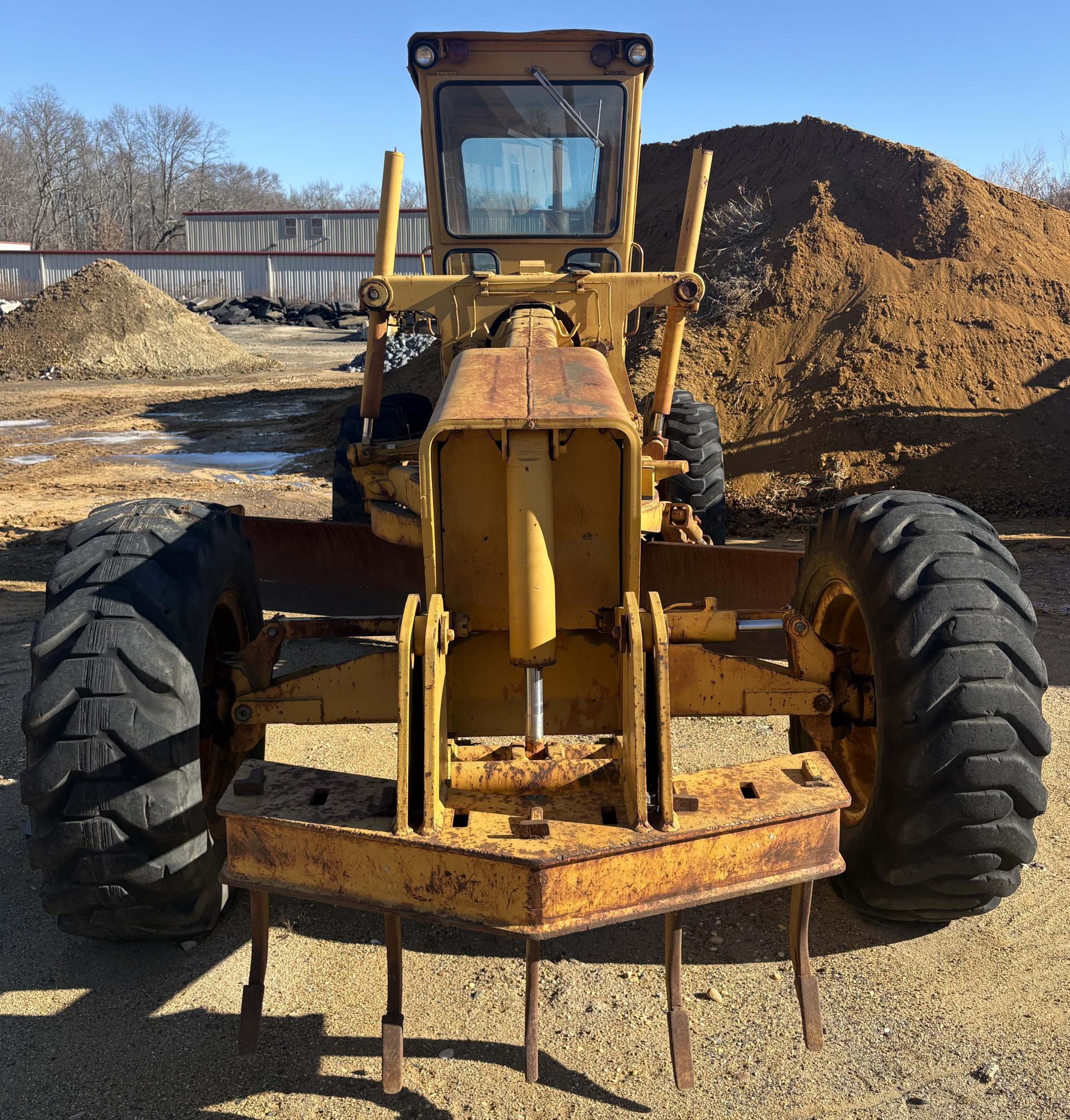 1976 DEERE 570A - view 6 of 10
