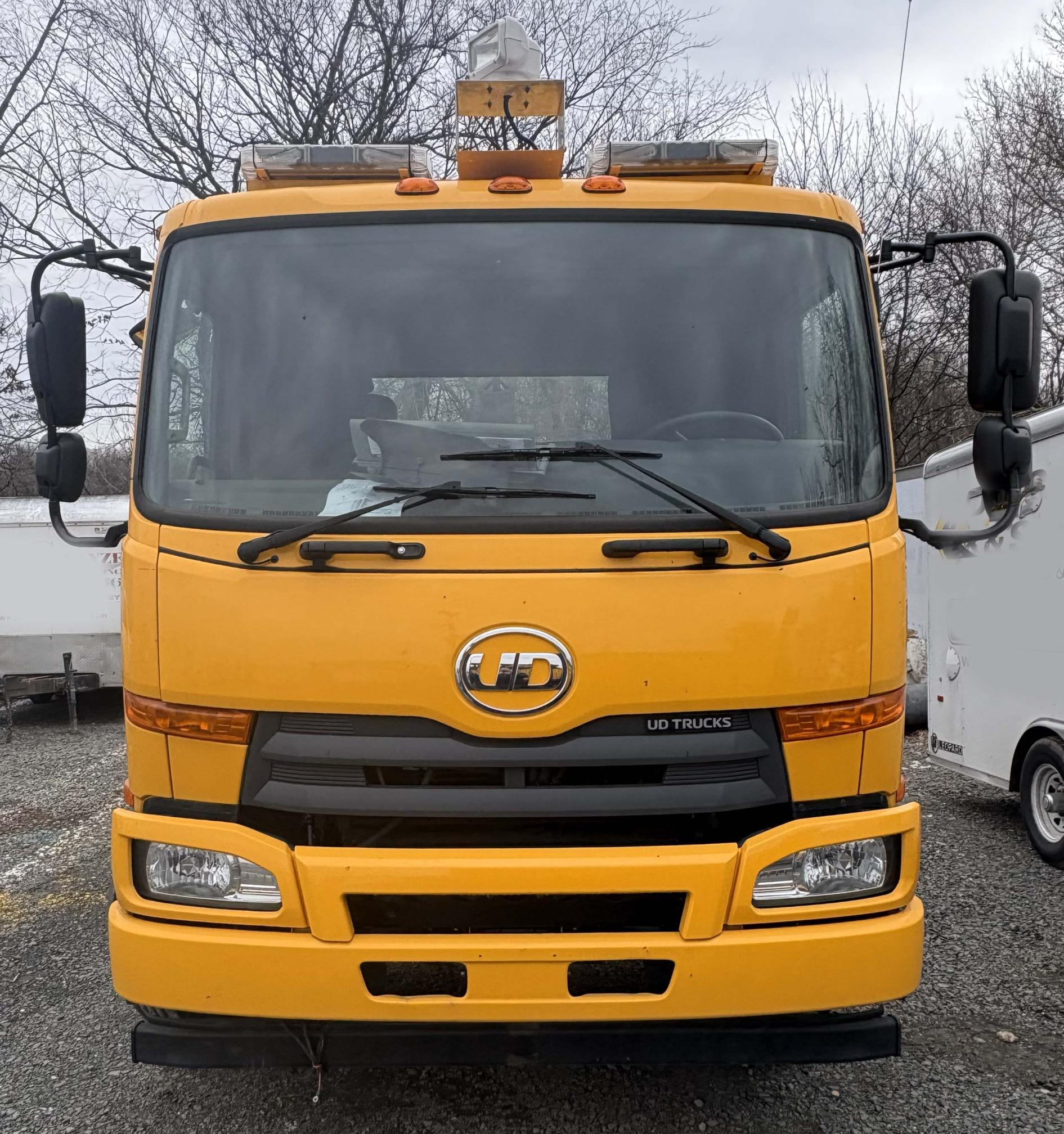 2013 UD 3300 - view 7 of 13