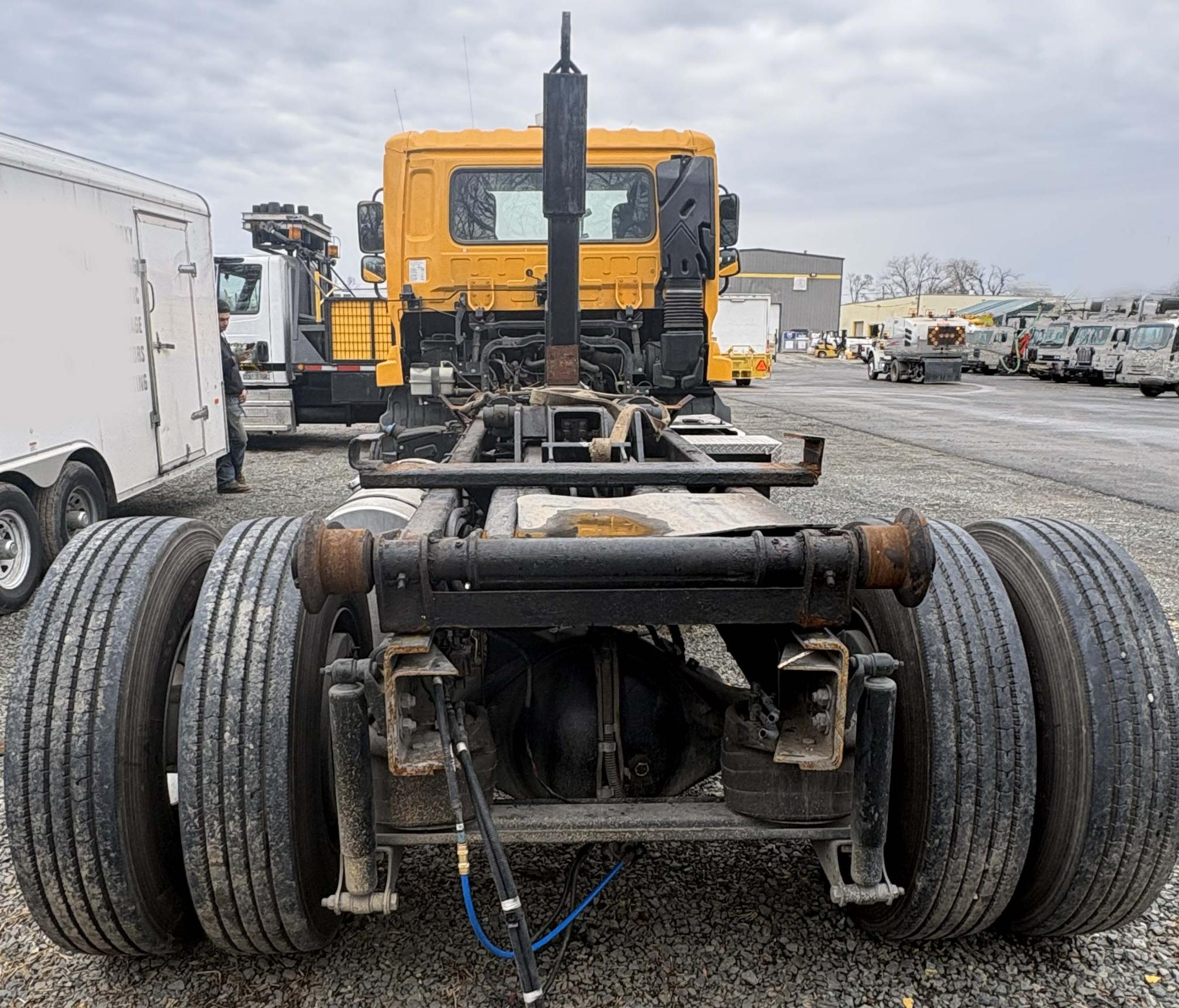 2013 UD 3300 - Image 4