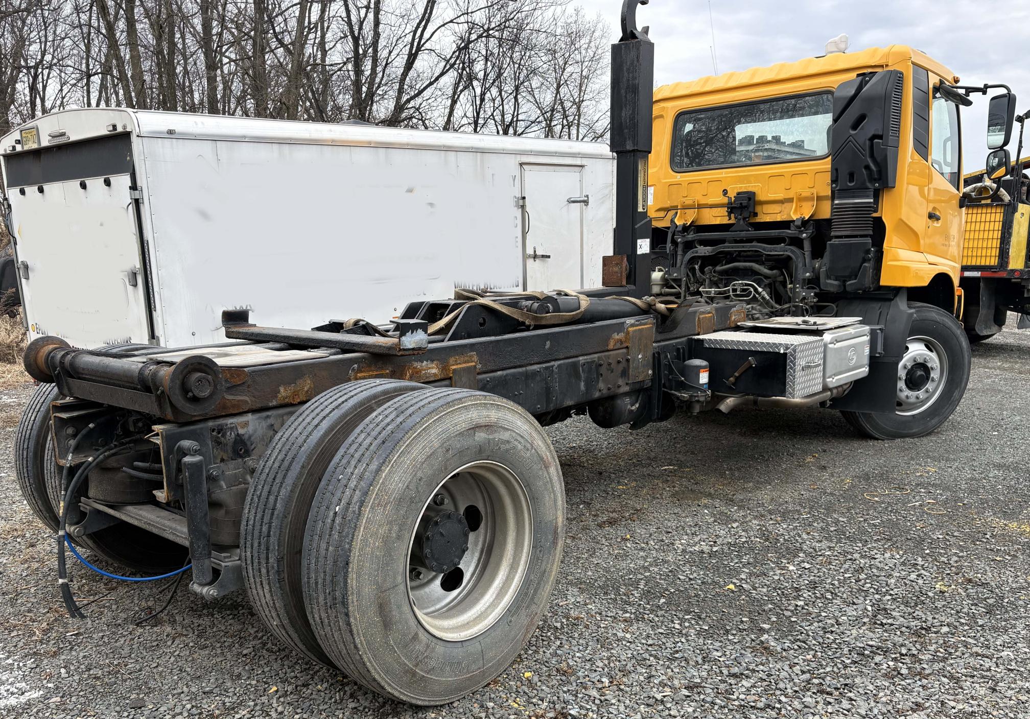 2013 UD 3300 - Image 3