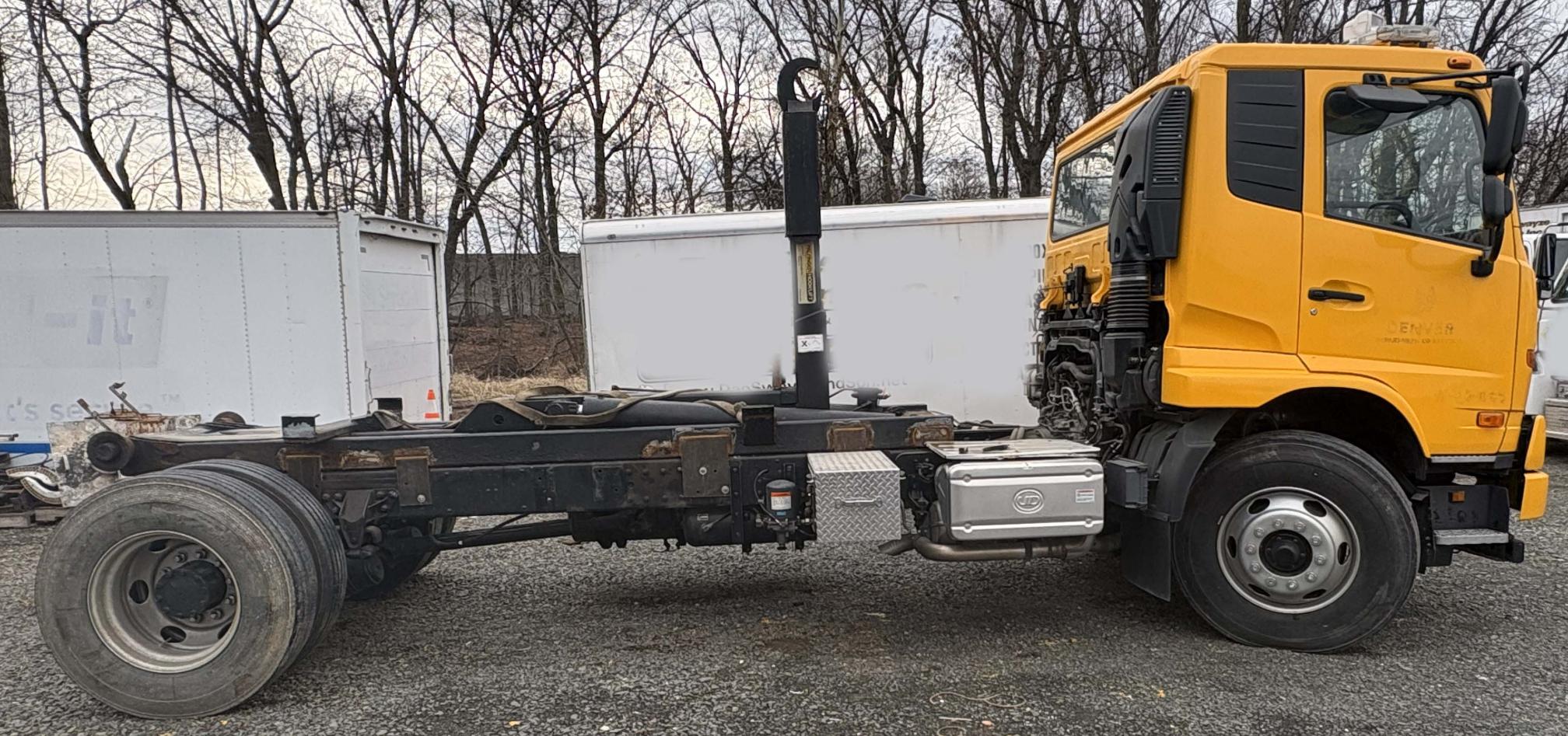 2013 UD 3300 - view 2 of 13