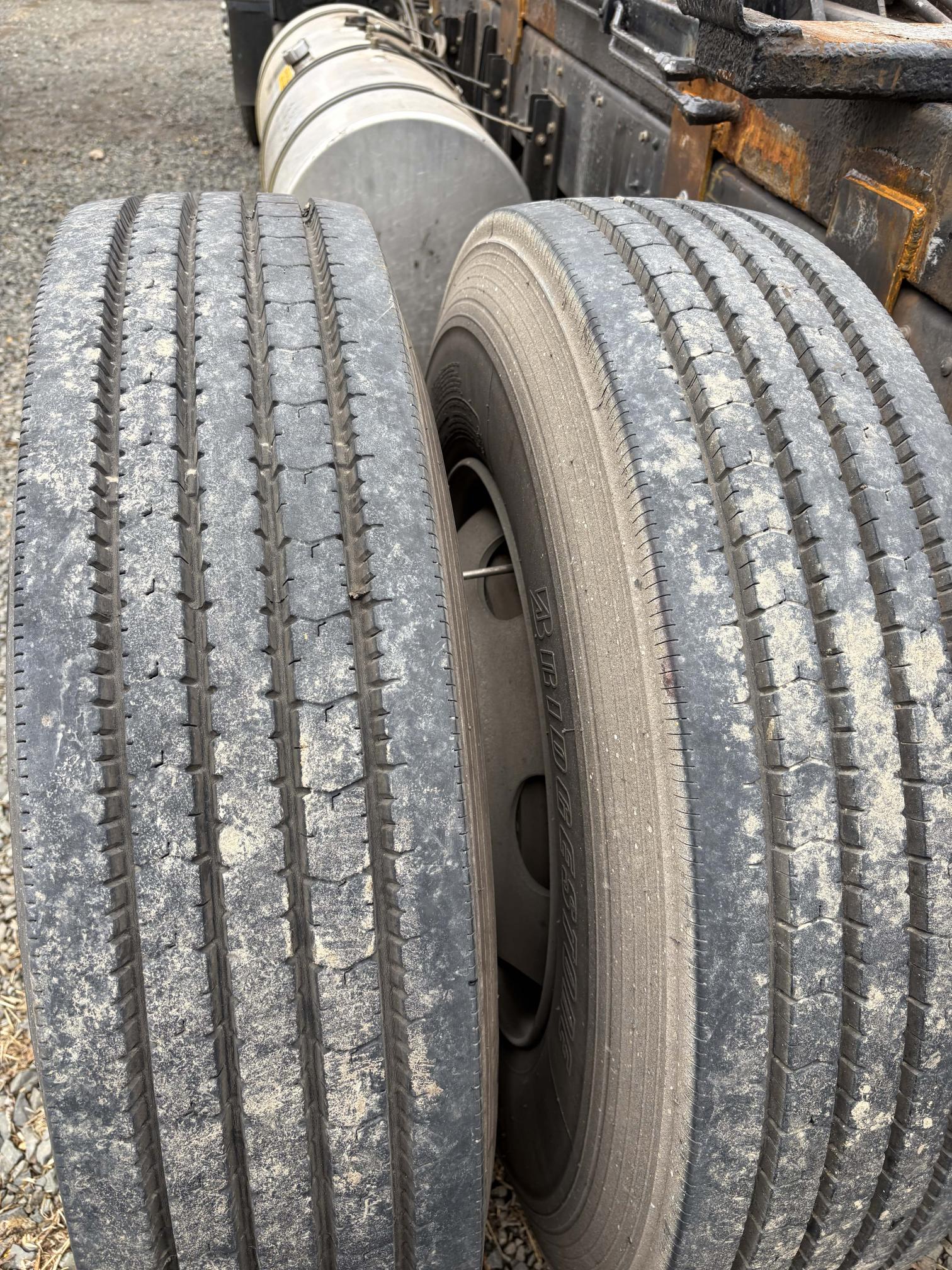 2013 UD 3300 - view 9 of 13