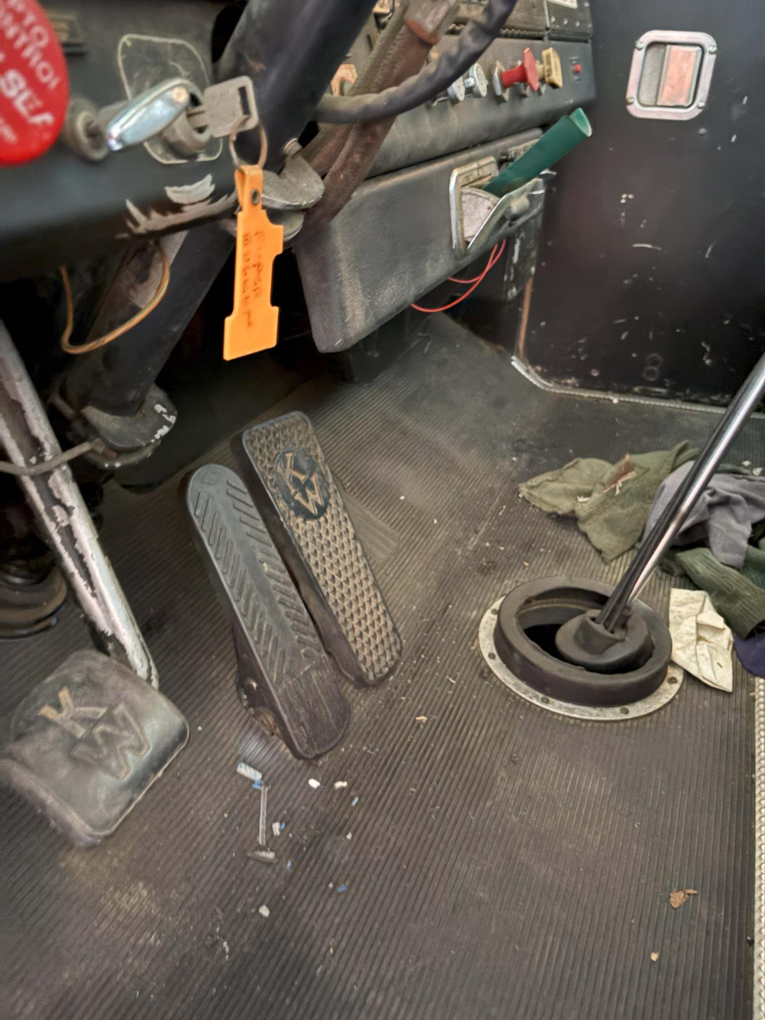 1970 KENWORTH W900 - Image 16