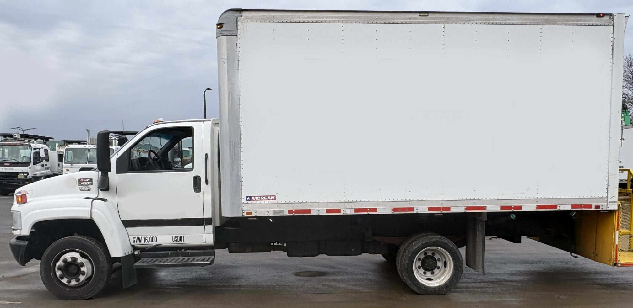 2003 GMC C4500 - view 3 of 16