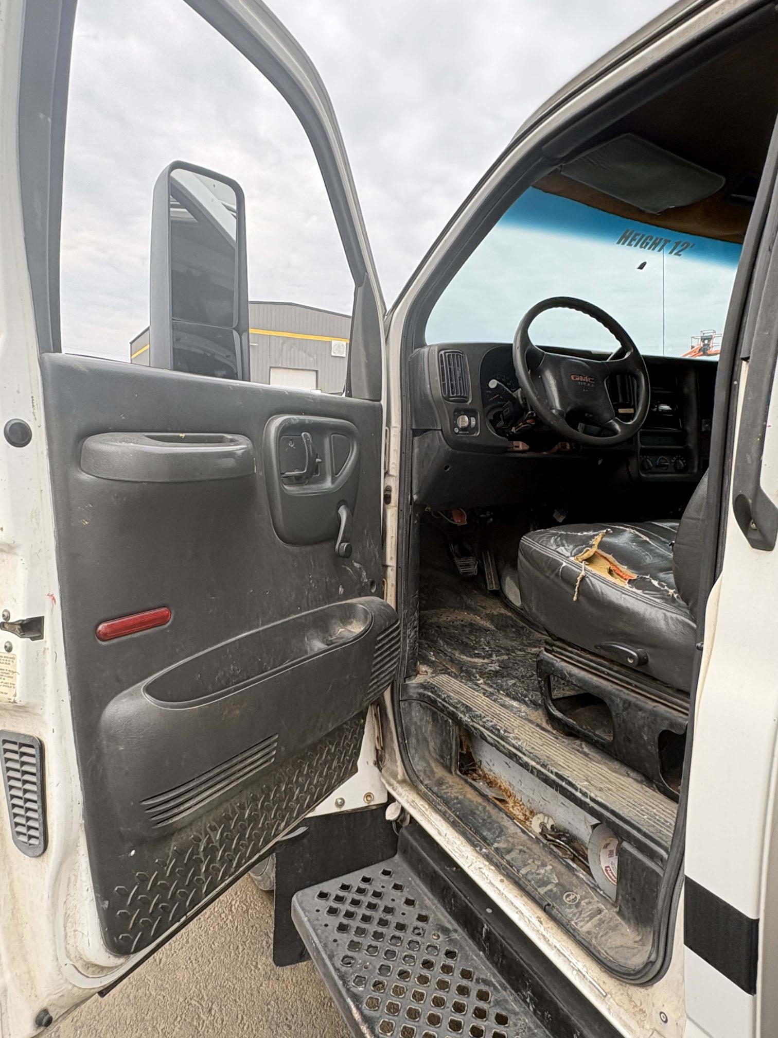 2003 GMC C4500 - Image 8