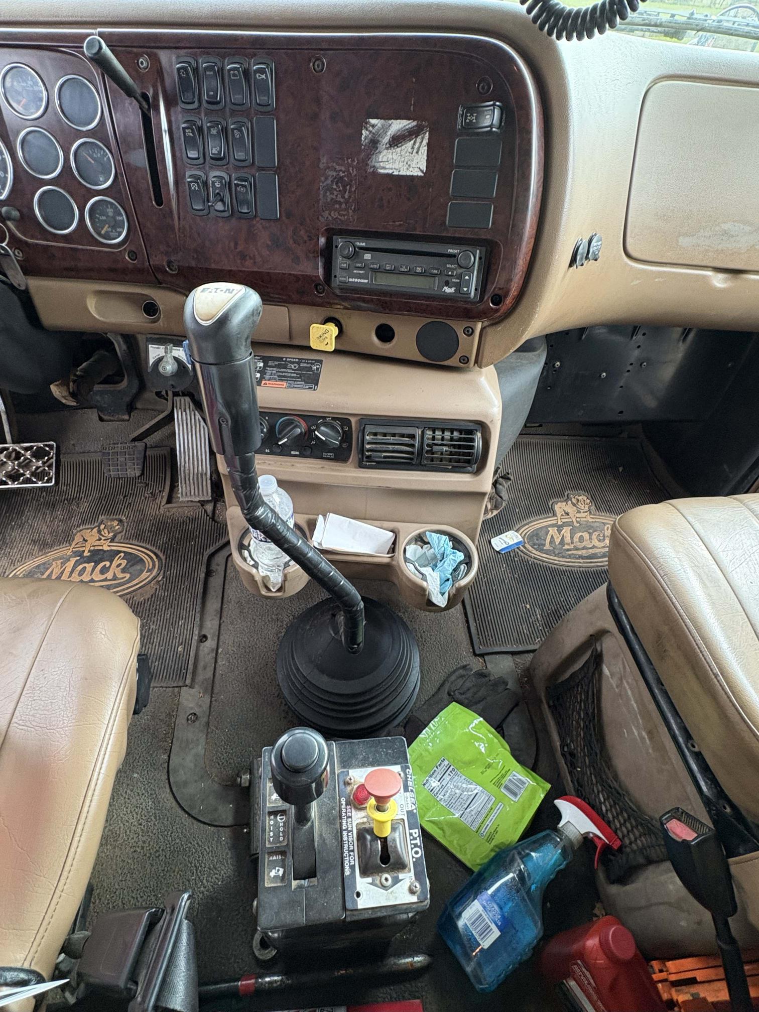 2006 MACK Granite CV713 - Image 16