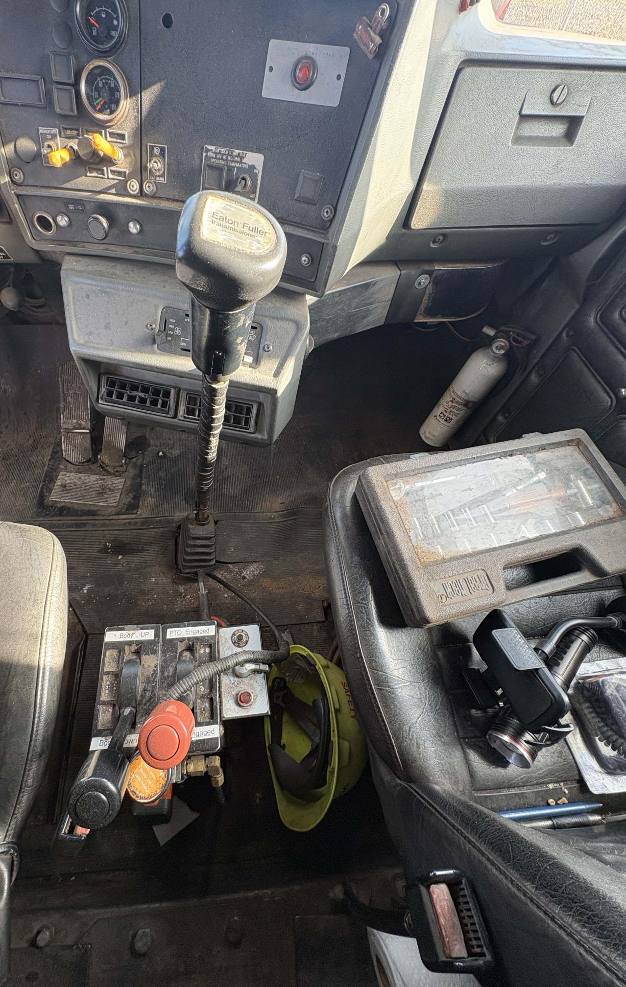 1993 MACK RD6888SX - Image 13