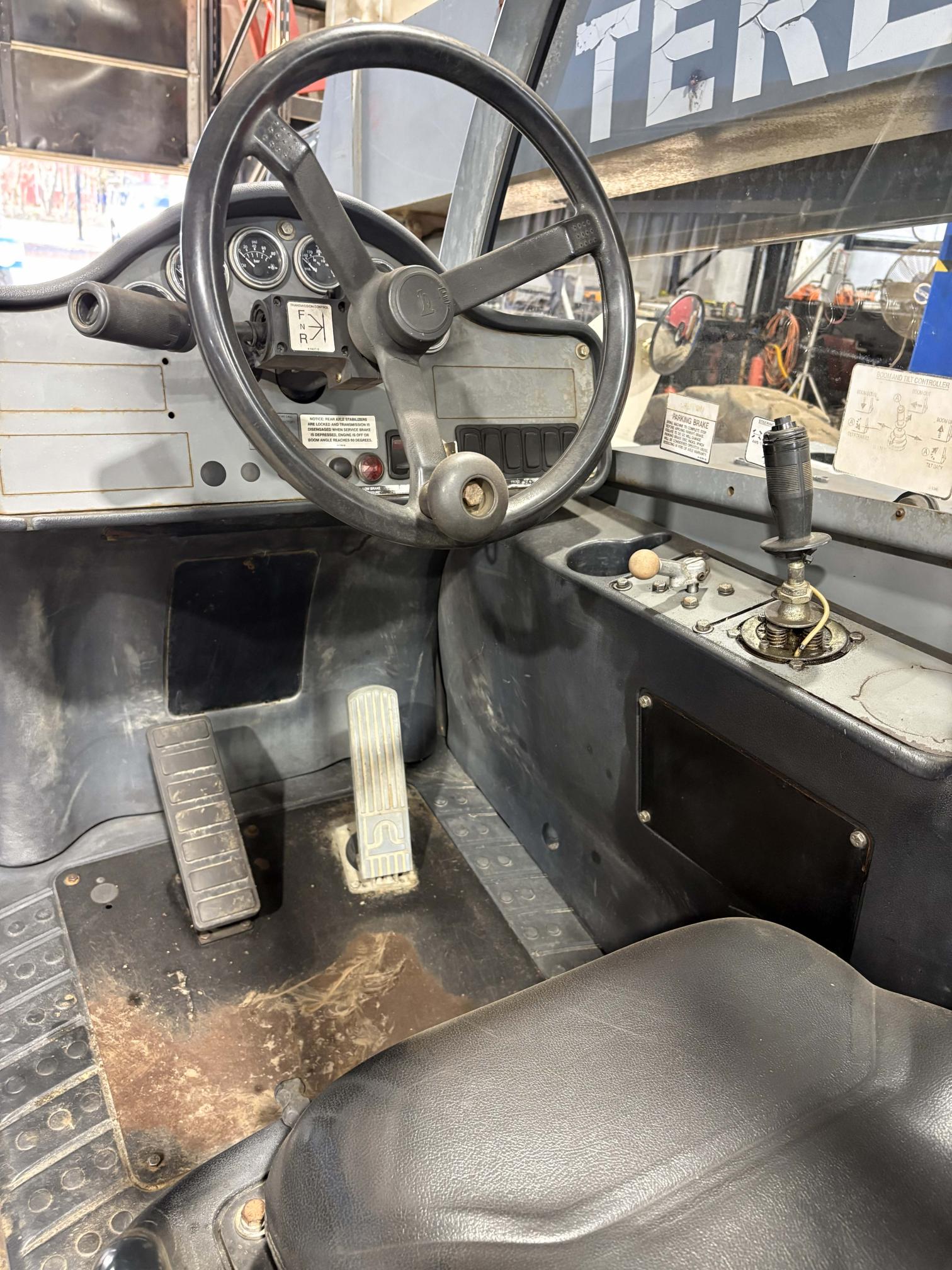 2004 TEREX TH644C - view 8 of 15