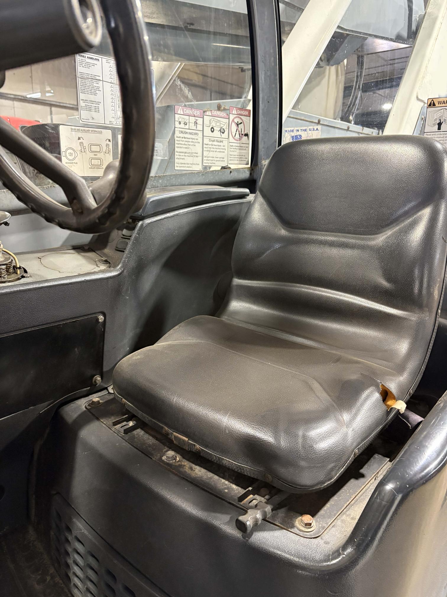 2004 TEREX TH644C - view 9 of 15