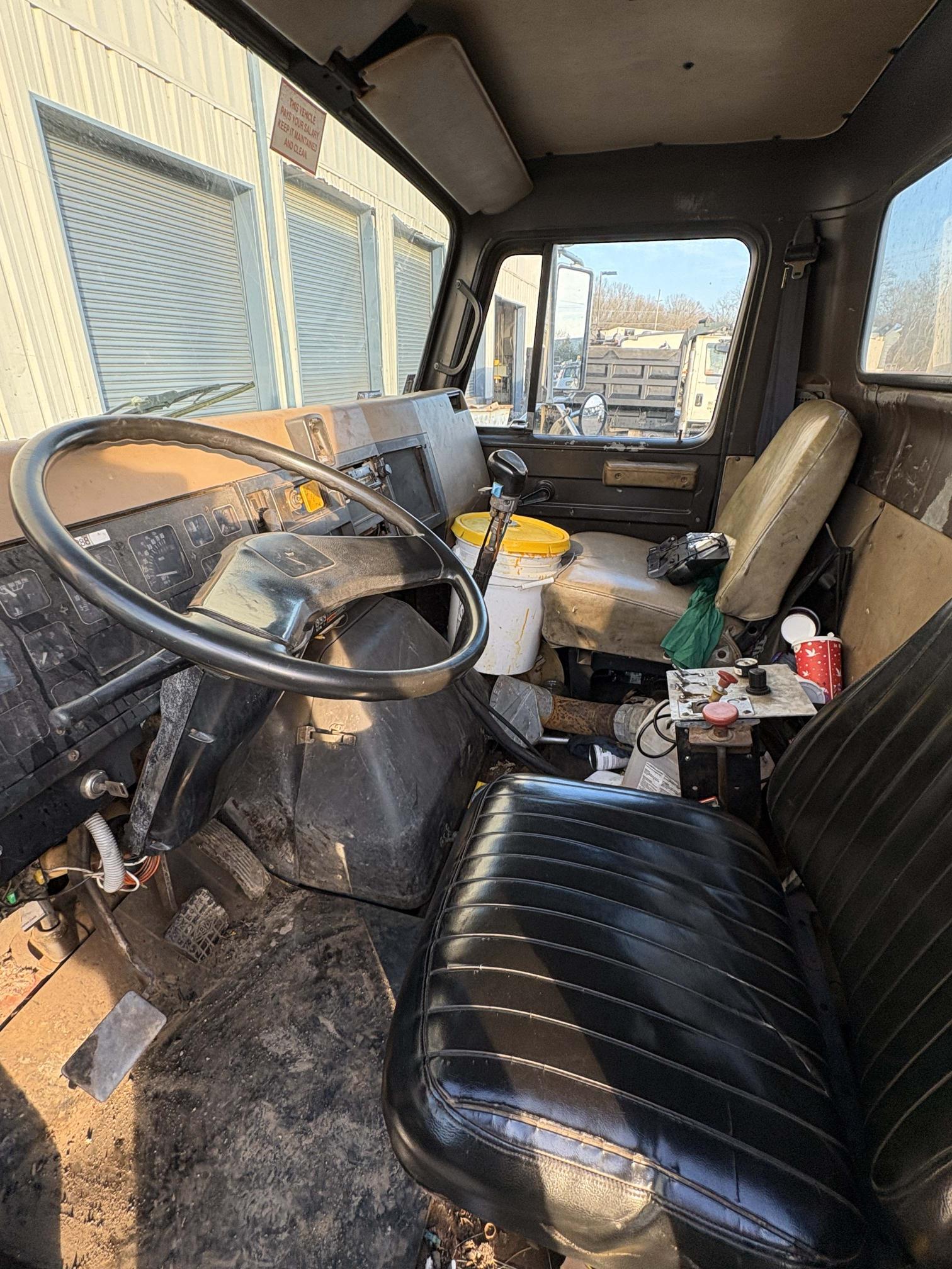 1990 INTERNATIONAL F-4900 - view 10 of 20