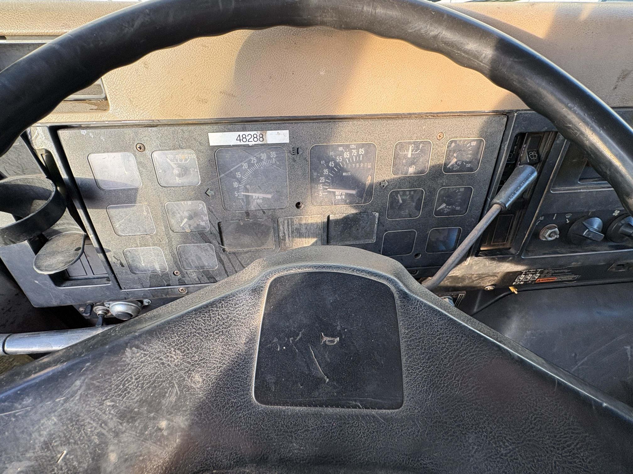 1990 INTERNATIONAL F-4900 - view 11 of 20