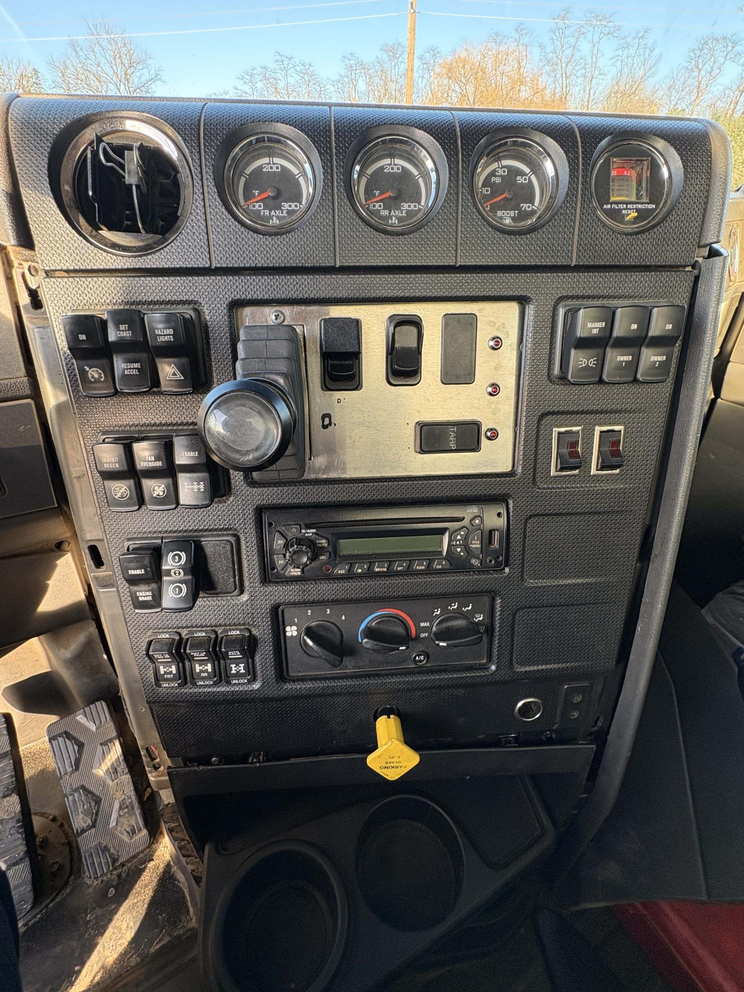 2014 CATERPILLAR CT660S - view 8 of 10