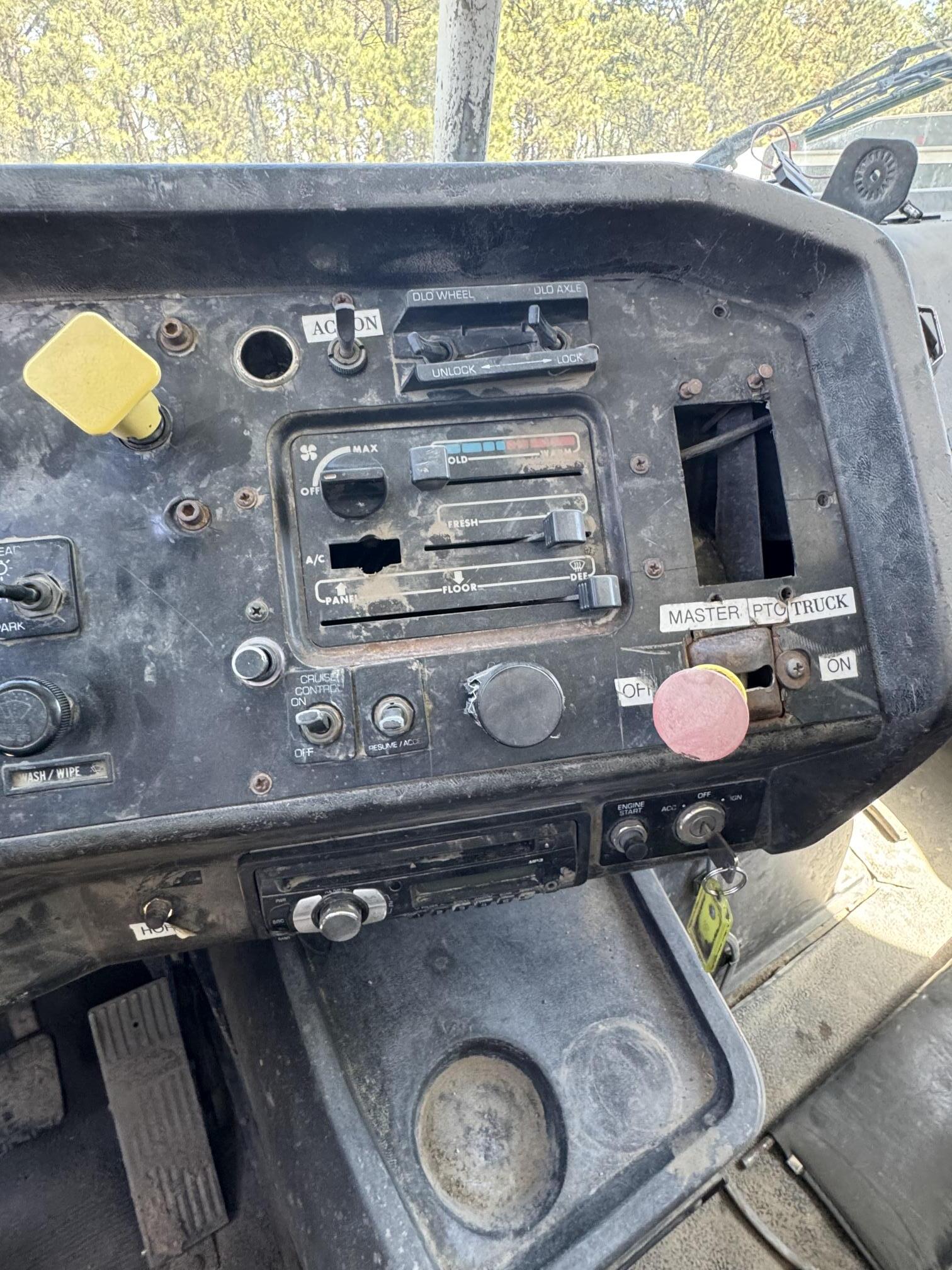 1995 WHITE/GMC WHITE GMC - Image 14