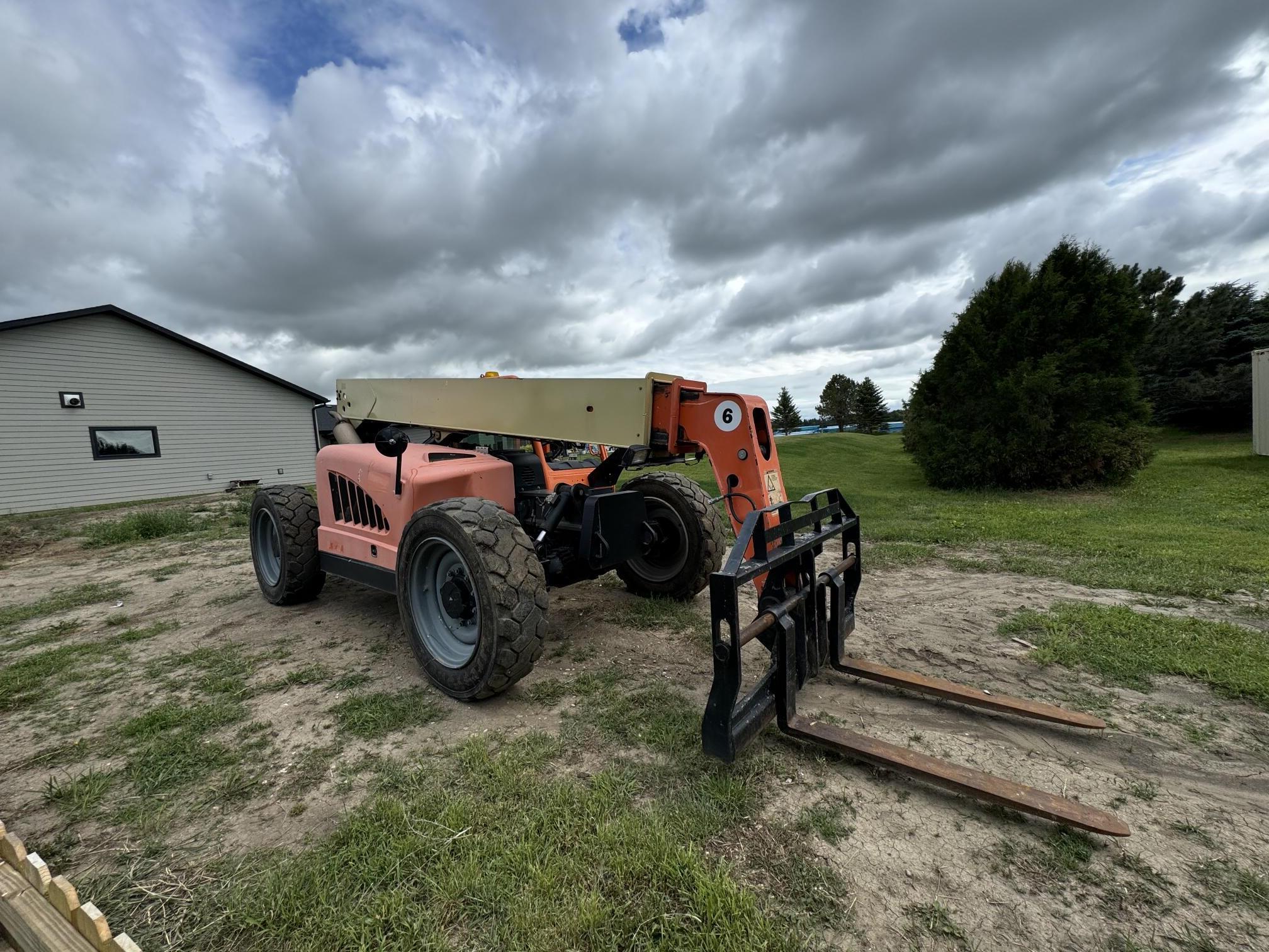 2013 JLG G6-42A - view 2 of 27