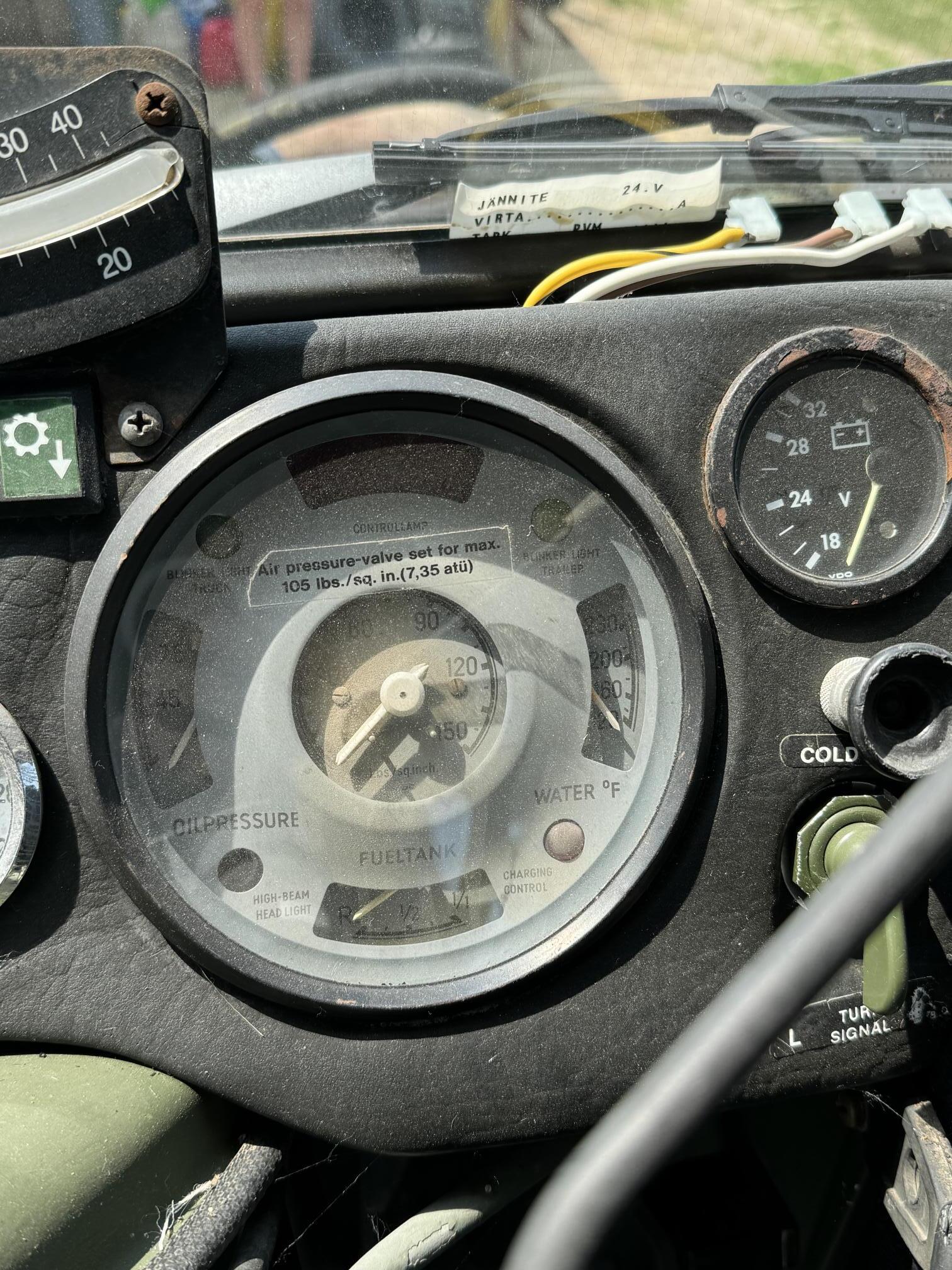 1988 DAIMLER-BENZ Unimog 419 - Image 26