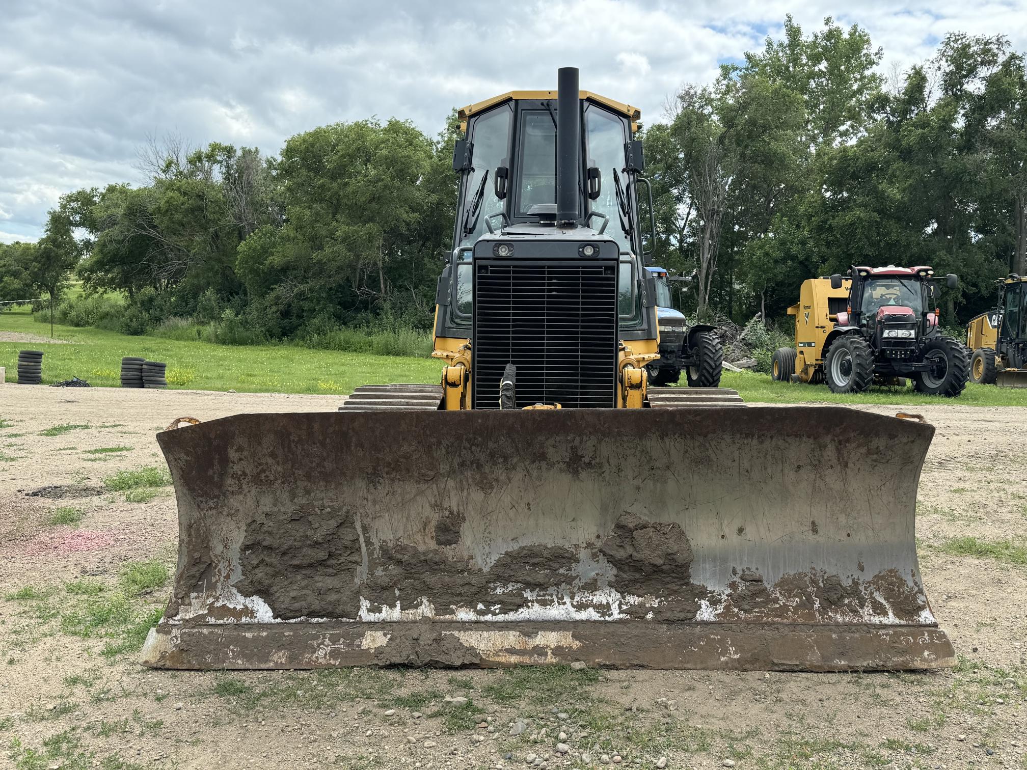 2007 DEERE 700J LGP - view 9 of 40