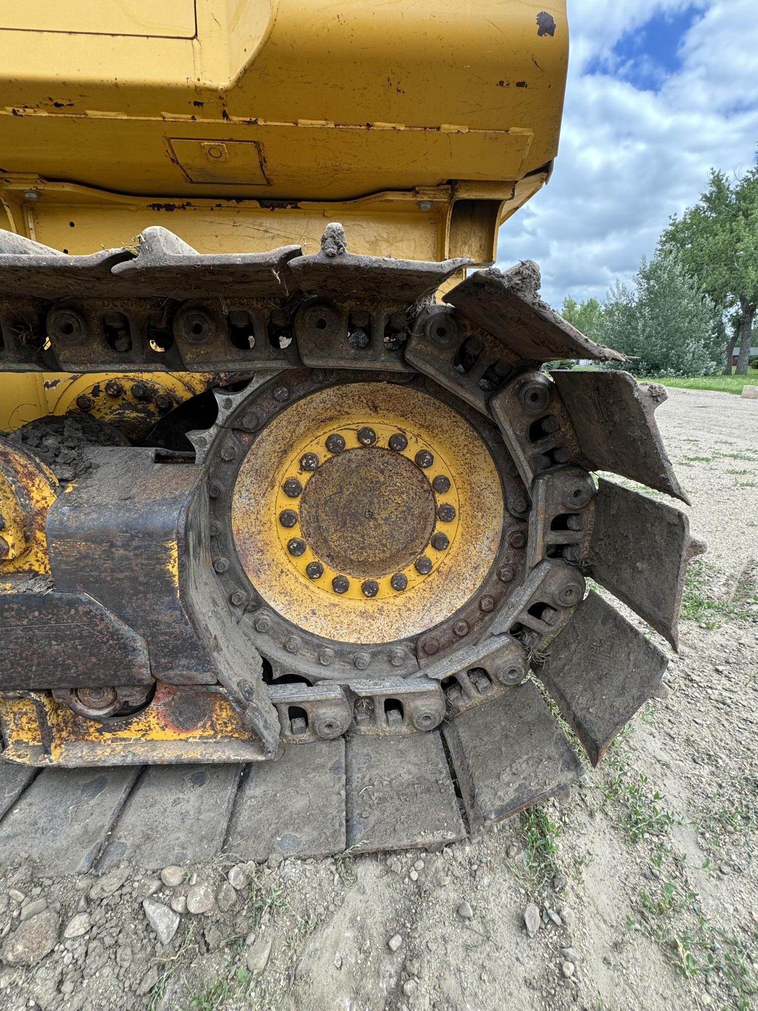 2007 DEERE 700J LGP - view 11 of 40