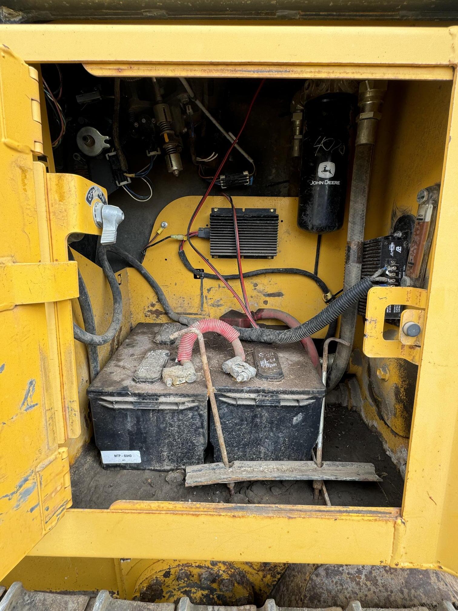 2007 DEERE 700J LGP - view 17 of 40