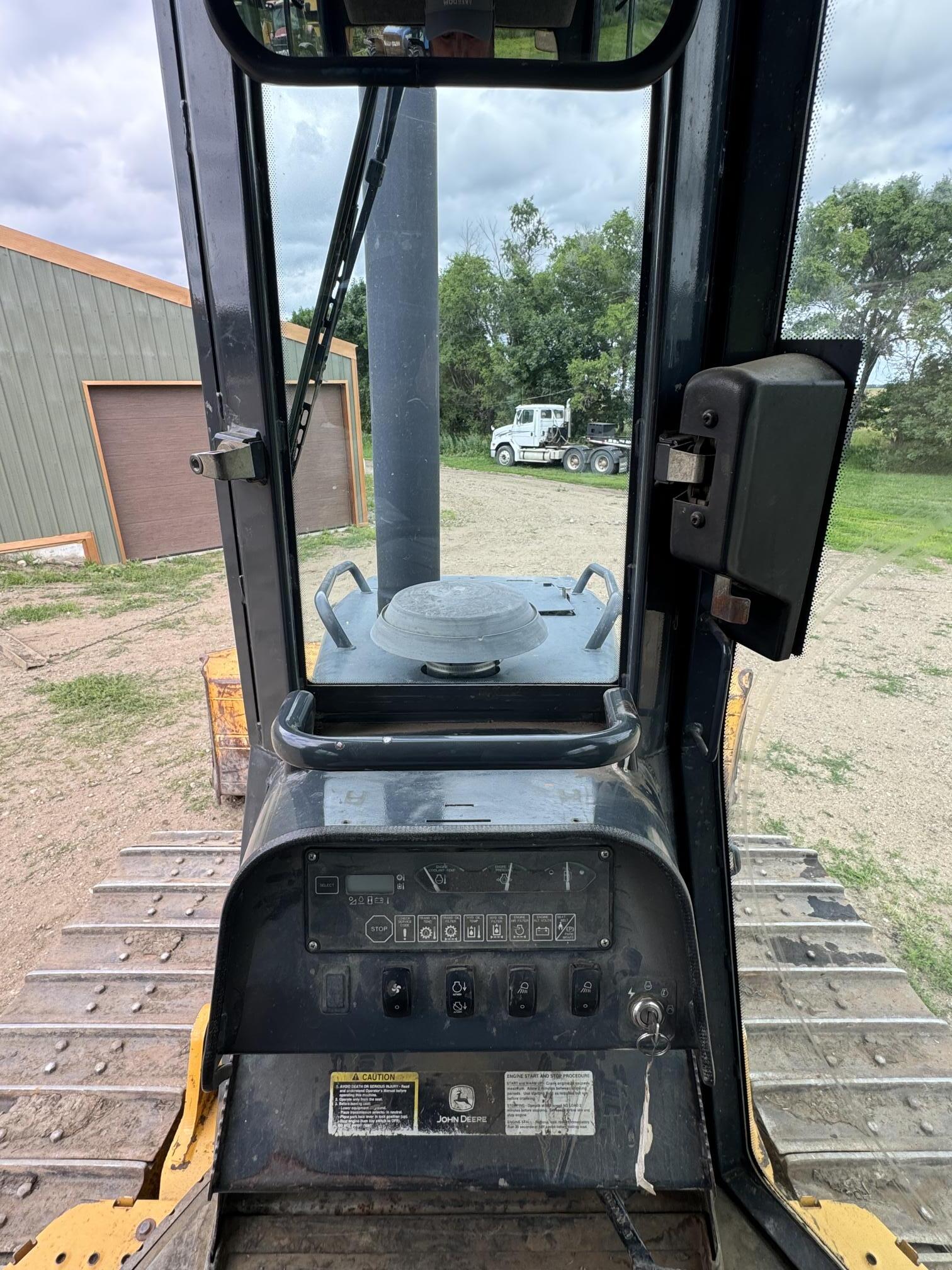2007 DEERE 700J LGP - Image 20