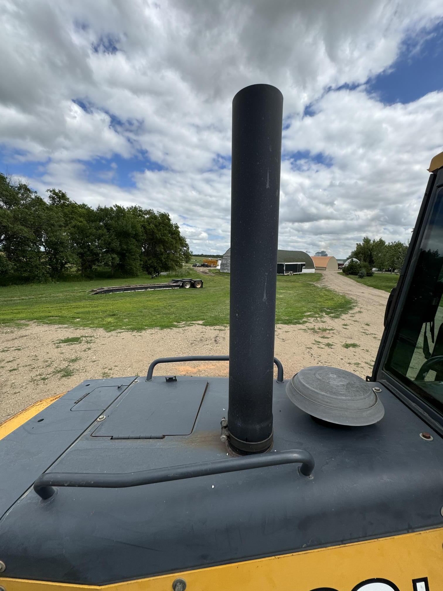 2007 DEERE 700J LGP - Image 29