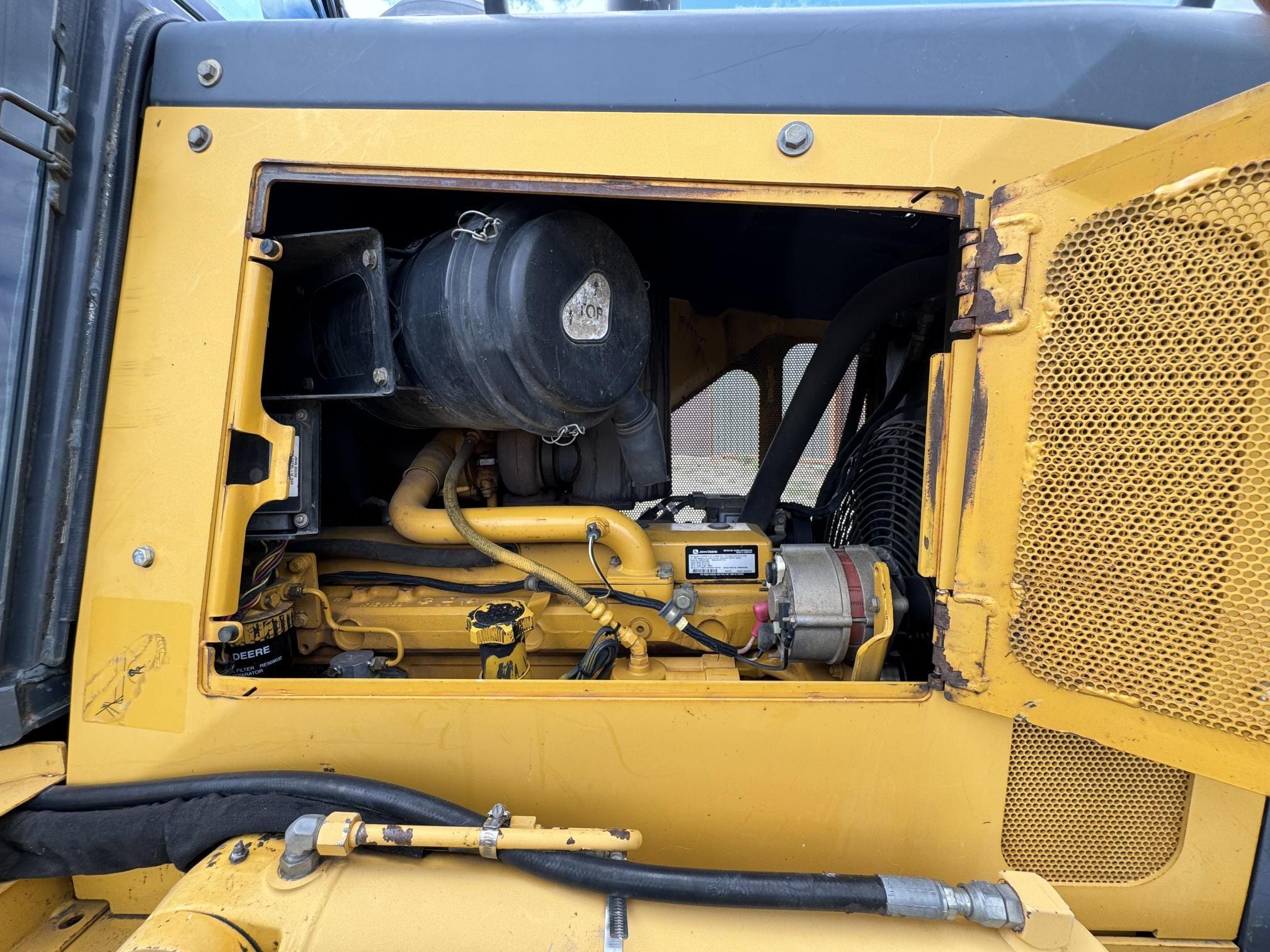 2007 DEERE 700J LGP - Image 30