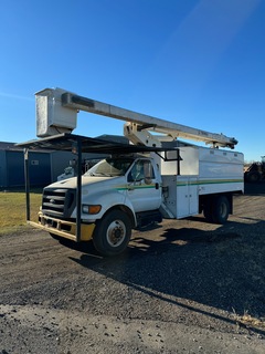 2010 FORD F750 Bucket Truck - Image 3