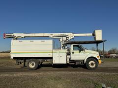 2010 FORD F750 Bucket Truck - Image 7