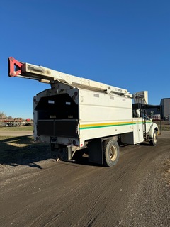 2010 FORD F750 Bucket Truck - Image 6