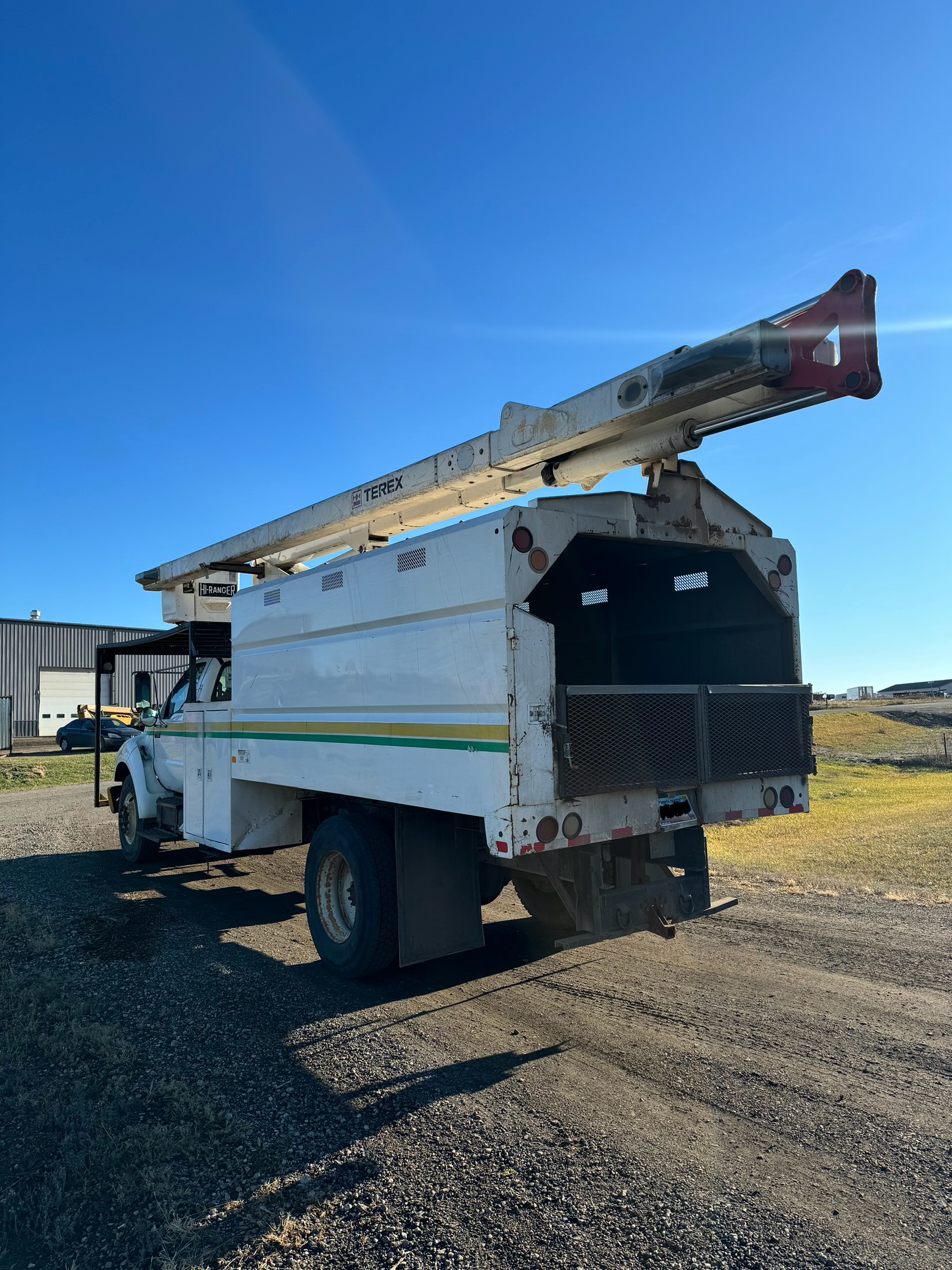 2010 FORD F750 Bucket Truck - Image 4