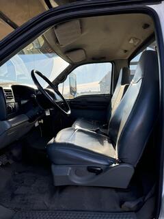 2010 FORD F750 Bucket Truck - Image 9