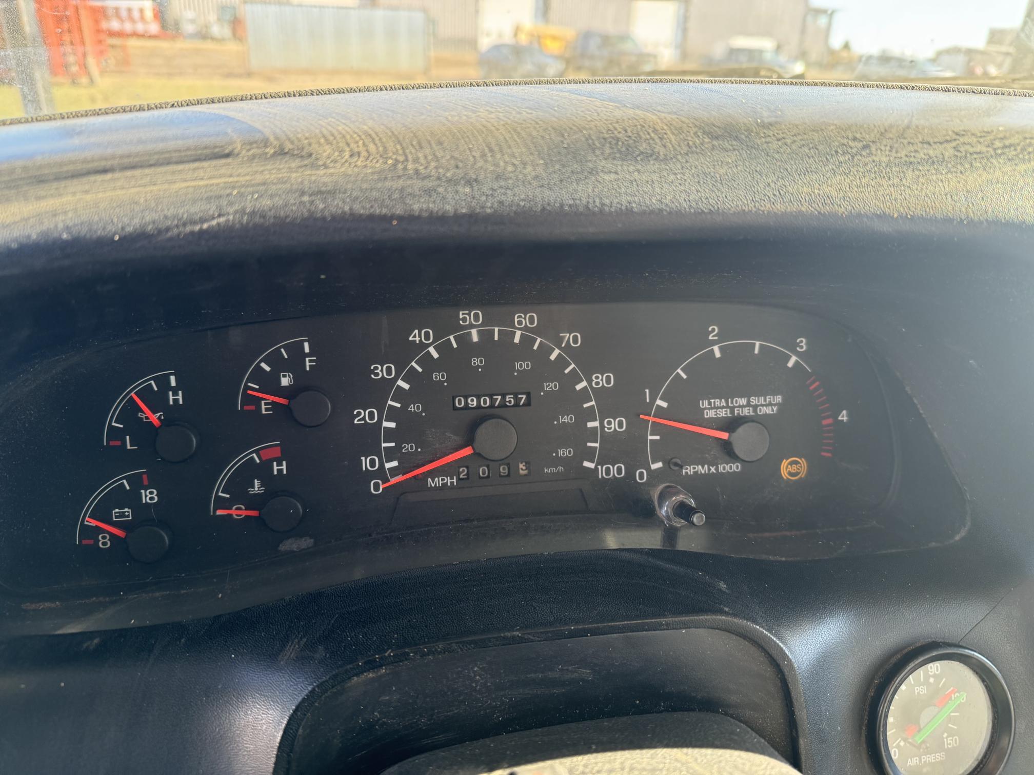 2010 FORD F750 Bucket Truck - Image 11