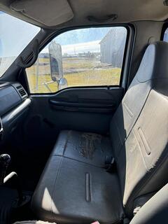 2010 FORD F750 Bucket Truck - Image 10