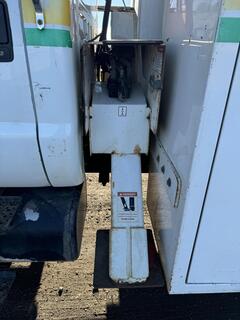2010 FORD F750 Bucket Truck - Image 15