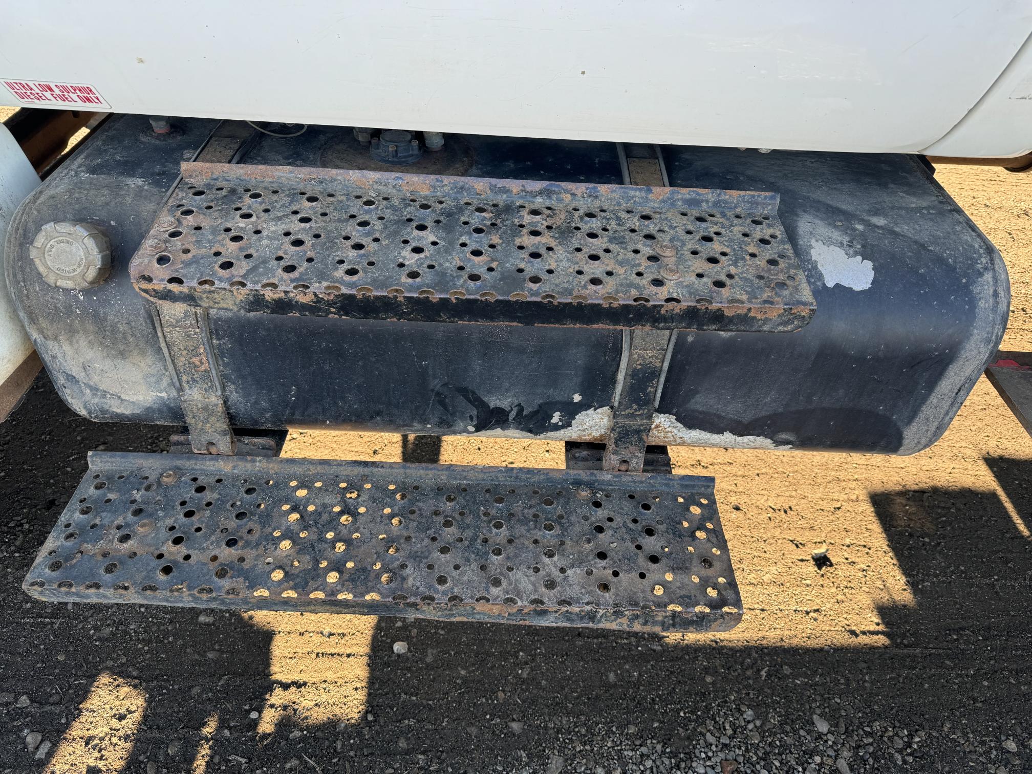 2010 FORD F750 Bucket Truck - view 16 of 63