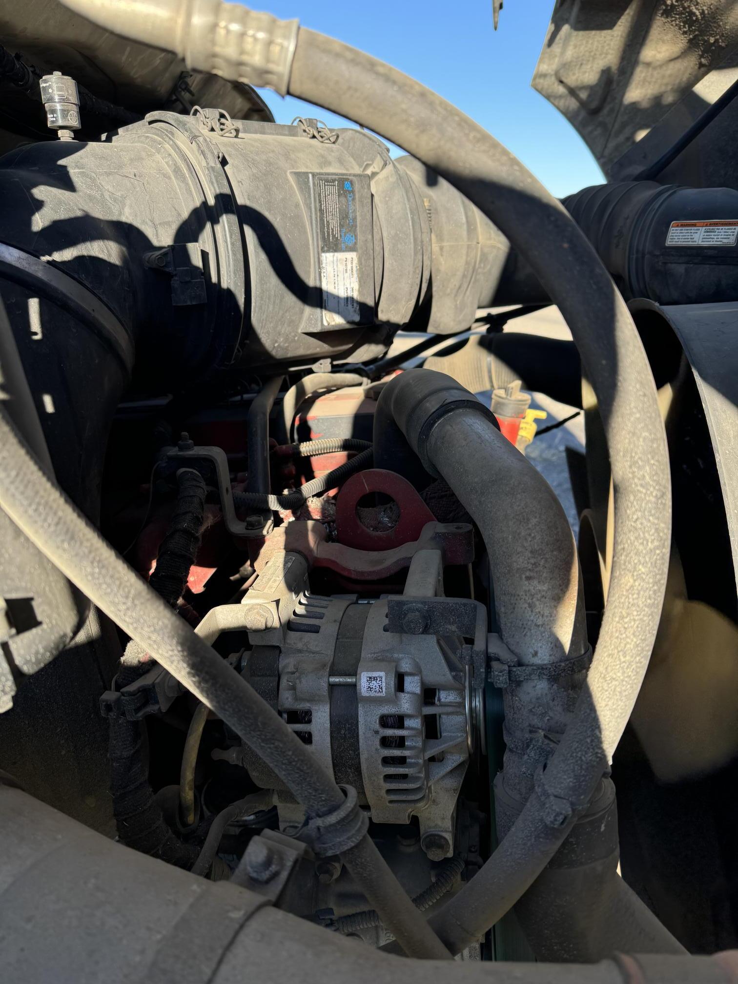 2010 FORD F750 Bucket Truck - Image 21