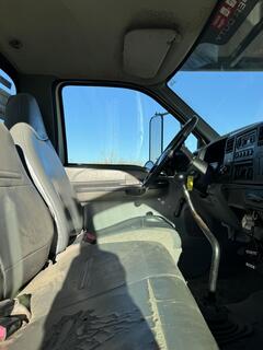 2010 FORD F750 Bucket Truck - Image 24